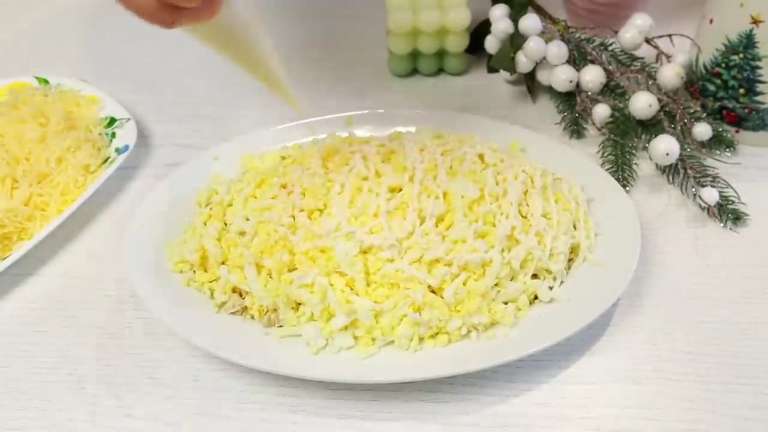 Салат «Черепаха» с курицей, яблоком и орехами