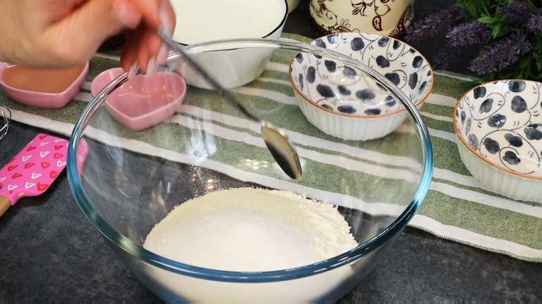 Нежные блинчики на кефире с манкой