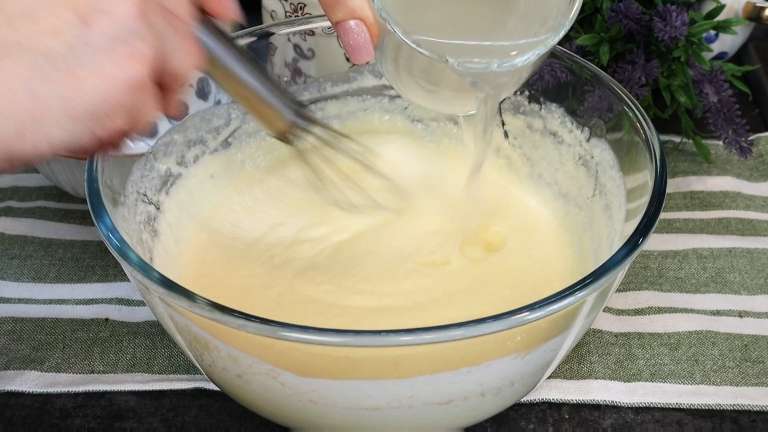 Нежные блинчики на кефире с манкой