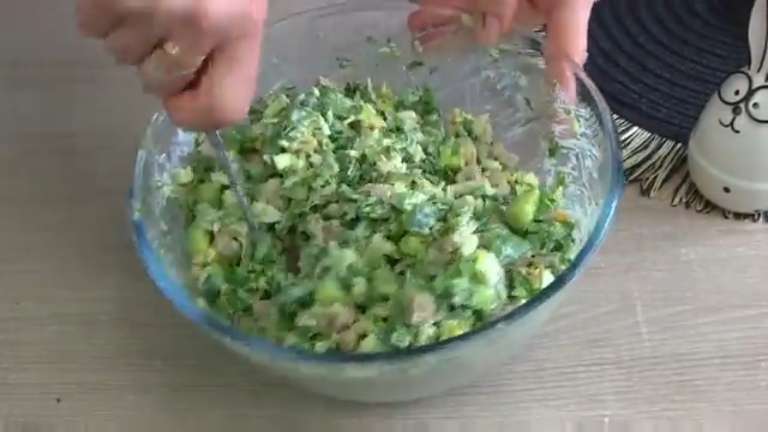 Мясной весенний салат "Люкс" со щавелем-рецепт на Пасху