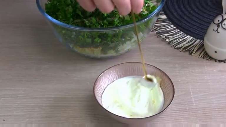 Мясной весенний салат "Люкс" со щавелем-рецепт на Пасху