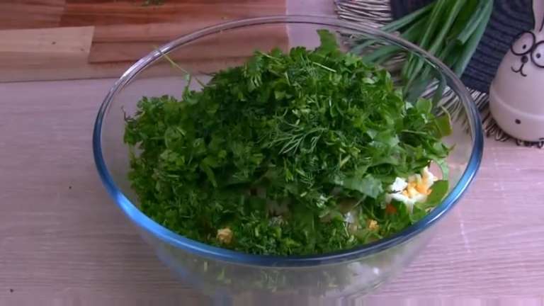 Мясной весенний салат "Люкс" со щавелем-рецепт на Пасху