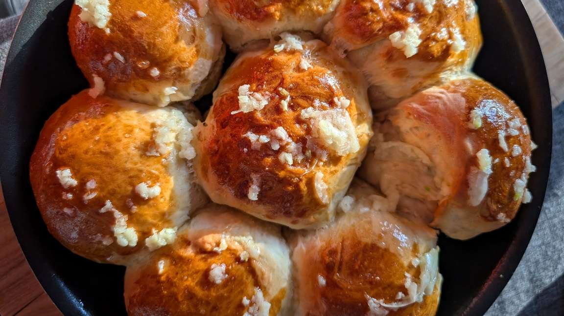 Рецепт пышных чесночных пампушек (булочек) на дрожжах