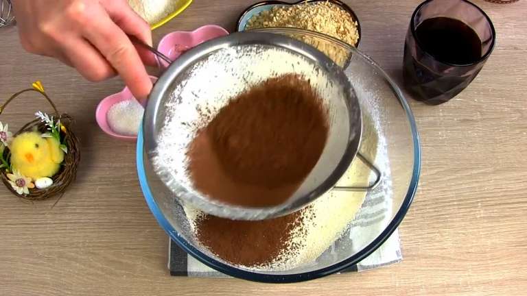 Постный шоколадный пирог «Монте-Кристо» с бананом и орехами