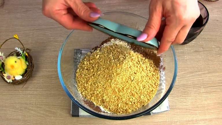 Постный шоколадный пирог «Монте-Кристо» с бананом и орехами