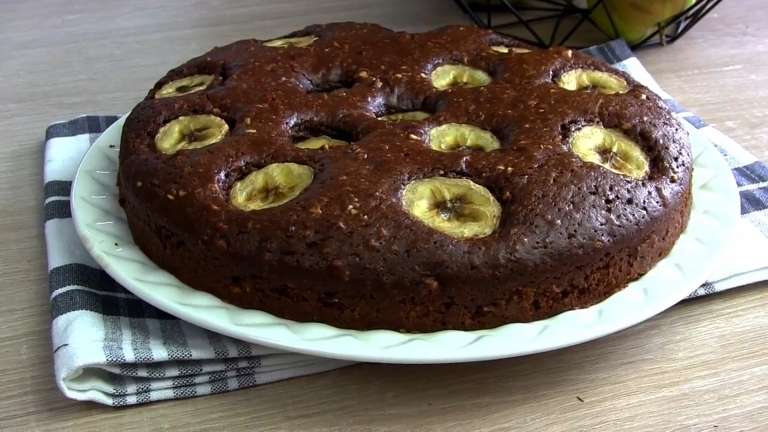 Постный шоколадный пирог «Монте-Кристо» с бананом и орехами