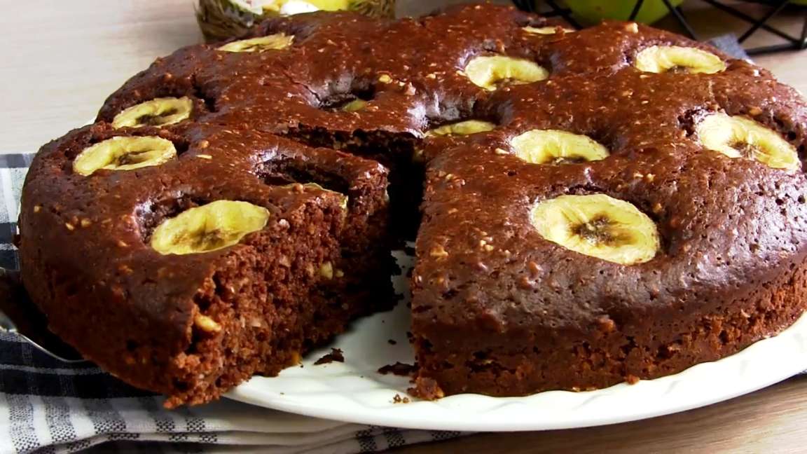 Постный шоколадный пирог «Монте-Кристо» с бананом и орехами
