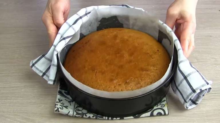 Постный пирог Монах на крепком чае с вареньем