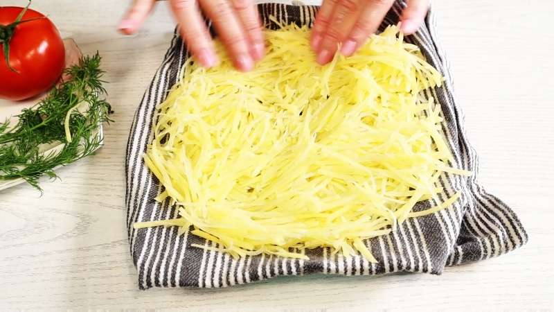Салат «Блондинка» с хрустящим картофелем и ветчиной