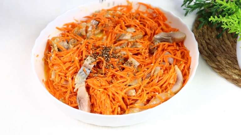 Салат из моркови по-корейски с селедкой
