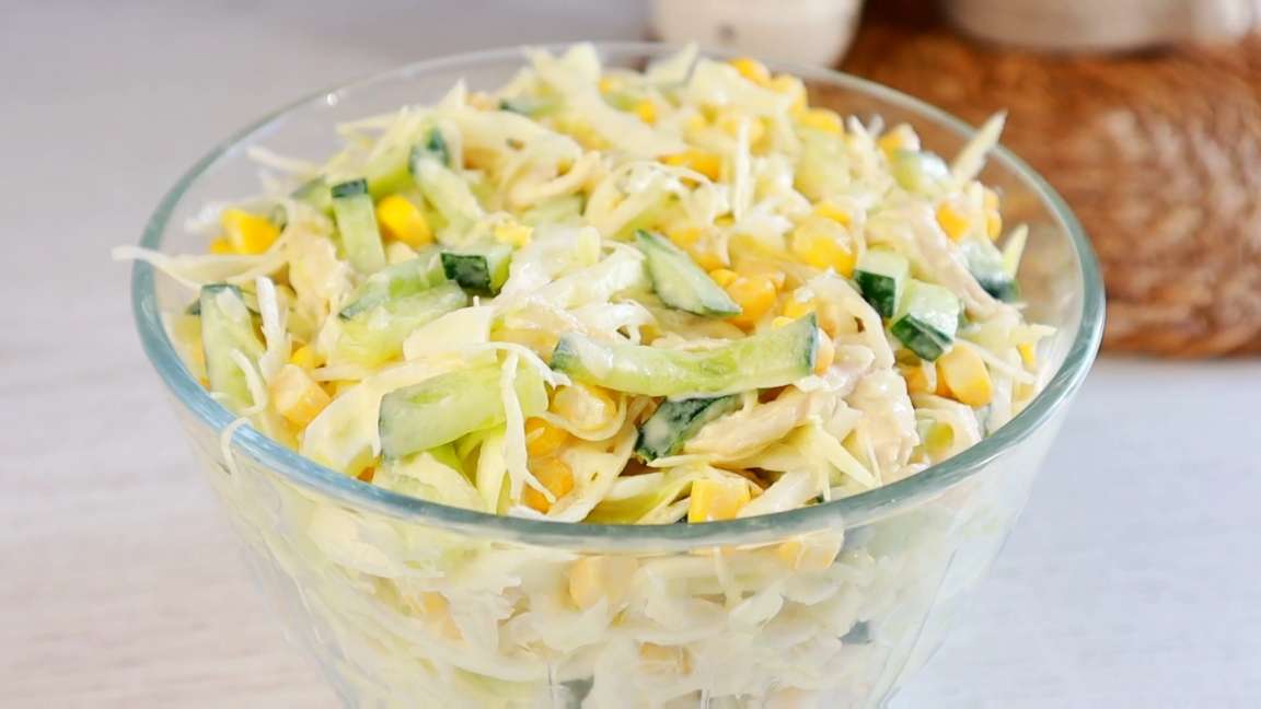 Салат «Лолита» из капусты с курицей и секретным соусом