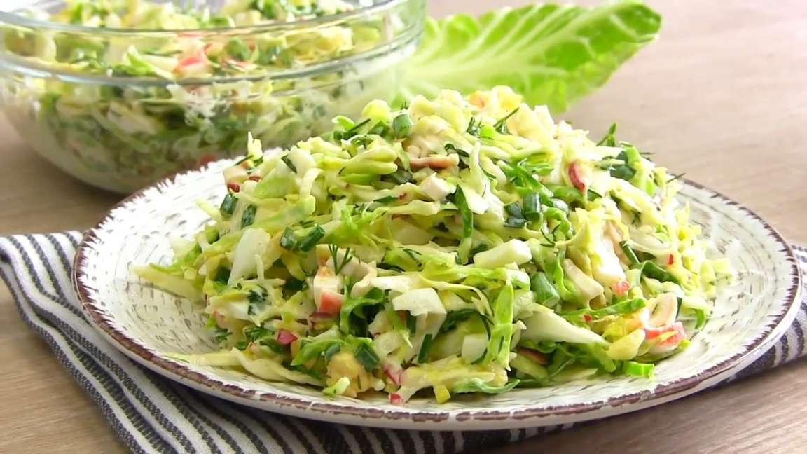 Салат с молодой капустой "Весенний каприз"