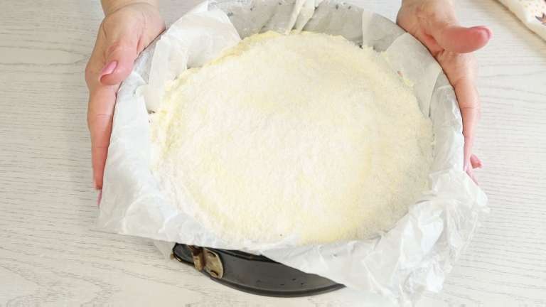 Творожная запеканка к чаю с кокосом и лимонной цедрой