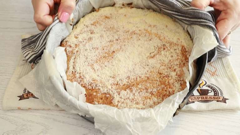 Творожная запеканка к чаю с кокосом и лимонной цедрой