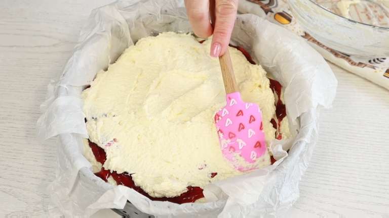 Творожная запеканка к чаю с кокосом и лимонной цедрой