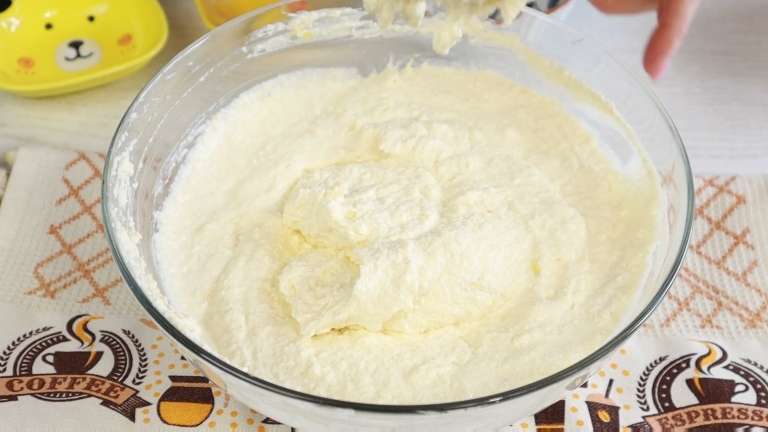 Творожная запеканка к чаю с кокосом и лимонной цедрой