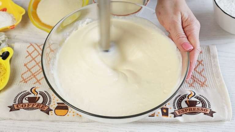 Творожная запеканка к чаю с кокосом и лимонной цедрой