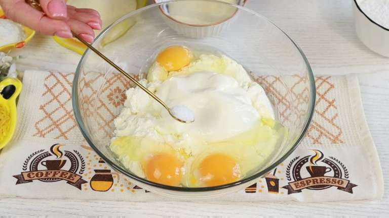 Творожная запеканка к чаю с кокосом и лимонной цедрой
