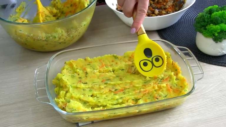 Постная картофельная запеканка с грибами в духовке