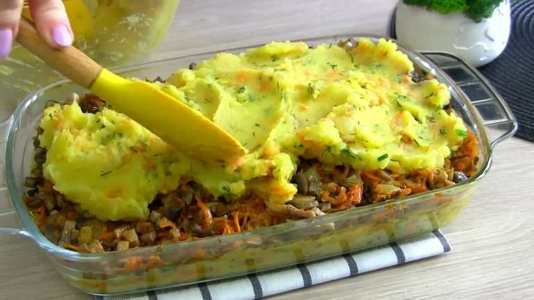 Постная картофельная запеканка с грибами в духовке