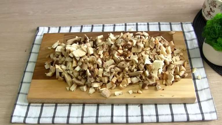 Постная картофельная запеканка с грибами в духовке