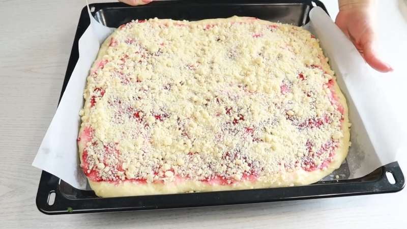 Постный пирог с вареньем на дрожжах без масла и яиц