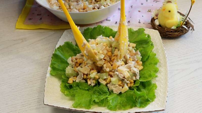 Салат «Курча»: рецепт із куркою, сиром та кукурудзою