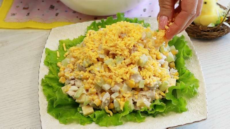 Салат «Курча»: рецепт із куркою, сиром та кукурудзою