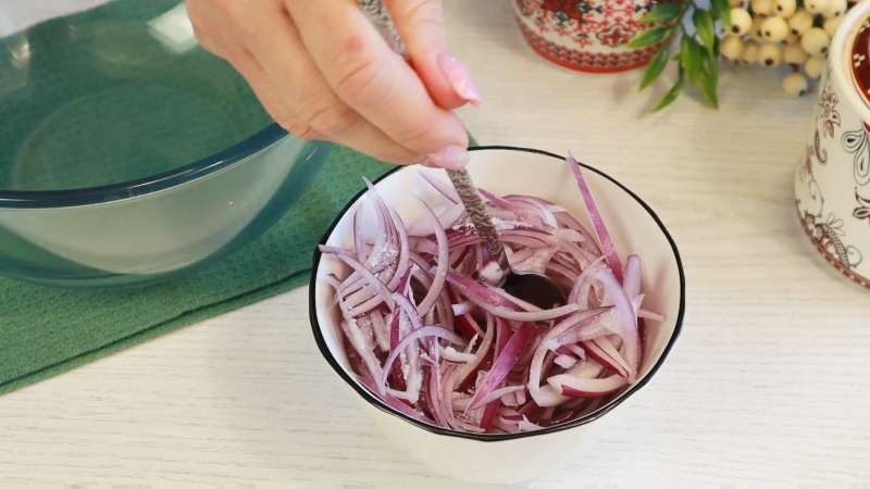 Салат «Казацкий» рецепт с курицей и опятами