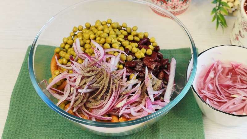 Салат «Казацкий» рецепт с курицей и опятами