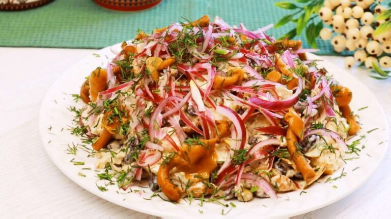 Салат «Казацкий» рецепт с курицей и опятами
