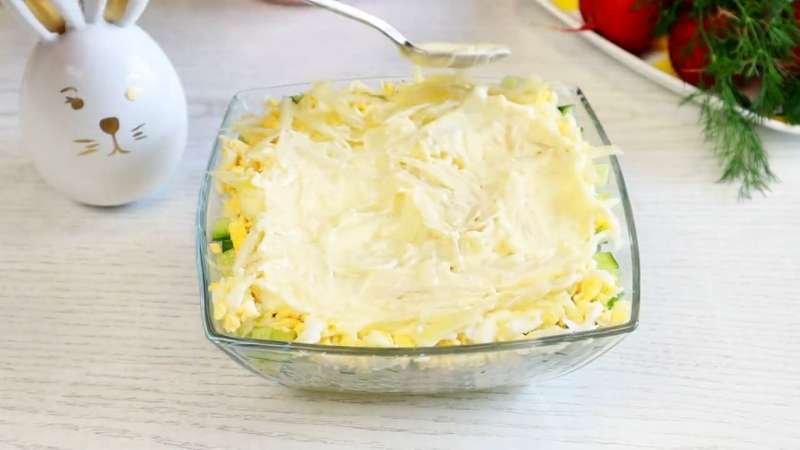 Салат «Ласковый май» — нежный салат с копчёной курицей и зелёным яблоком