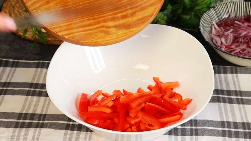 Салат «Султан» рецепт с курицей и маринованным луком