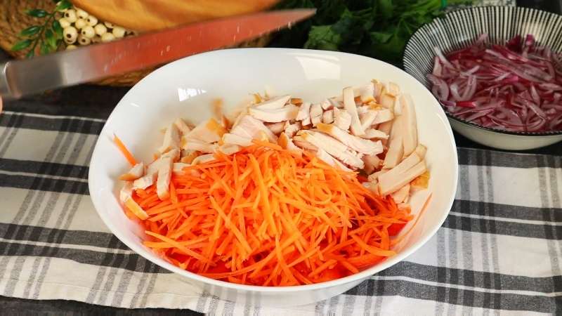 Салат «Султан» рецепт с курицей и маринованным луком