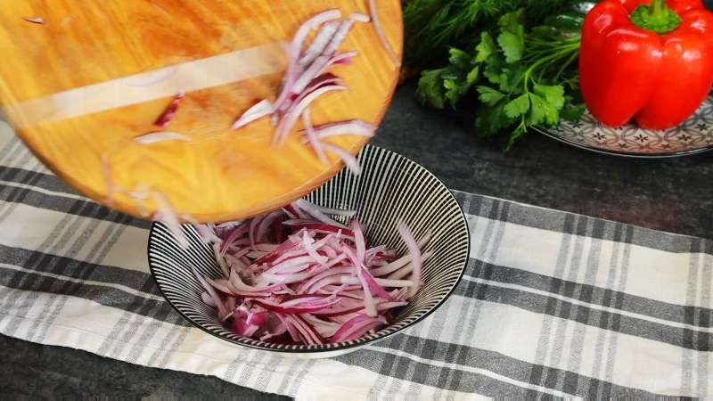 Салат «Султан» рецепт с курицей и маринованным луком