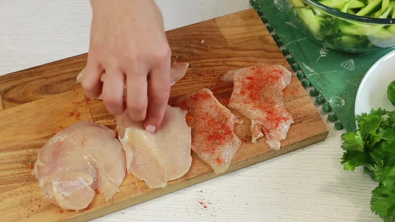 Азіатський салат з куркою та огірками — хрумкий і соковитий 3 Азіатський салат з куркою та огірками — хрумкий і соковитий