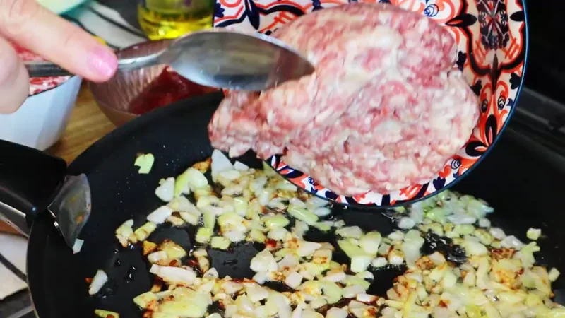 Мусака по-грецьки з баклажанами та соусом бешамель 5 Мусака по-грецьки з баклажанами та соусом бешамель